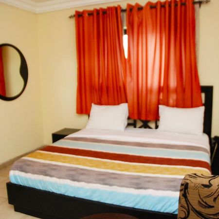 Knightsbridge Hotel Ikeja Buitenkant foto