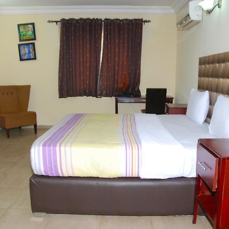 Knightsbridge Hotel Ikeja Buitenkant foto