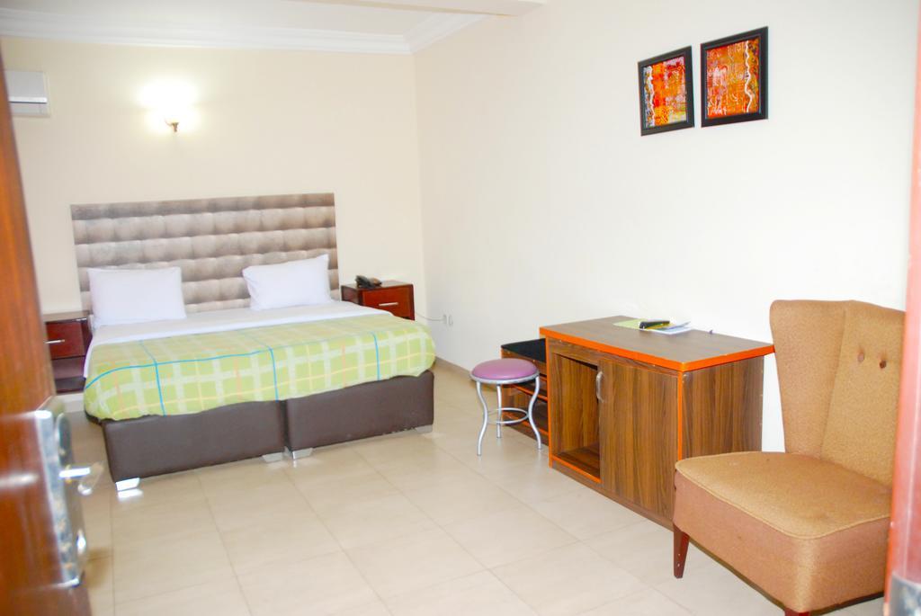 Knightsbridge Hotel Ikeja Buitenkant foto