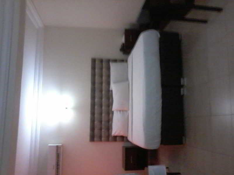 Knightsbridge Hotel Ikeja Buitenkant foto