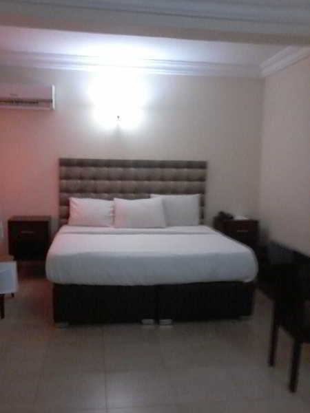 Knightsbridge Hotel Ikeja Buitenkant foto