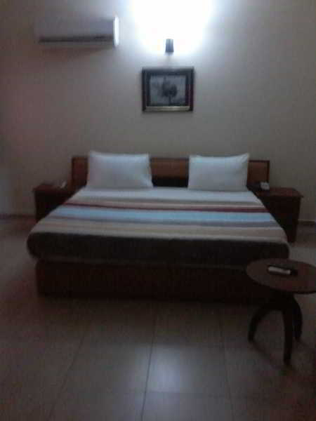 Knightsbridge Hotel Ikeja Buitenkant foto