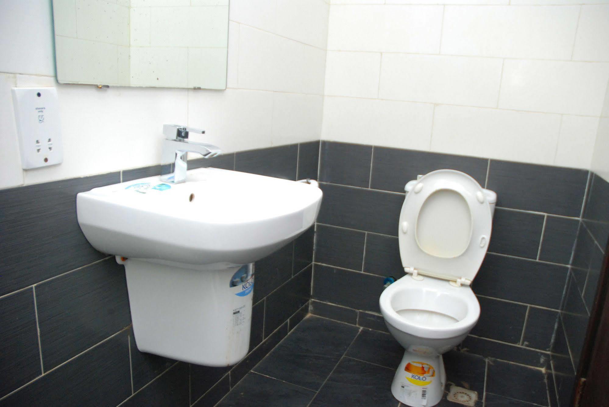 Knightsbridge Hotel Ikeja Buitenkant foto