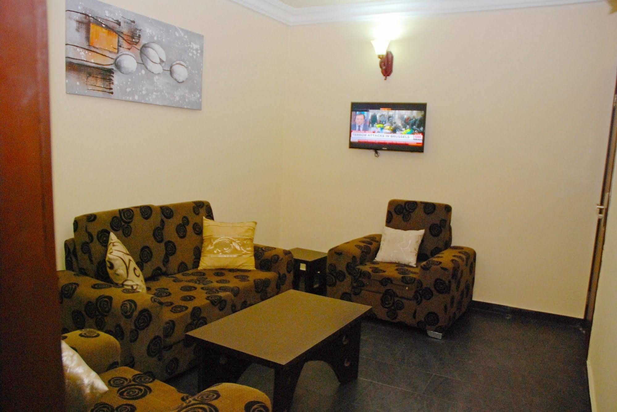 Knightsbridge Hotel Ikeja Buitenkant foto