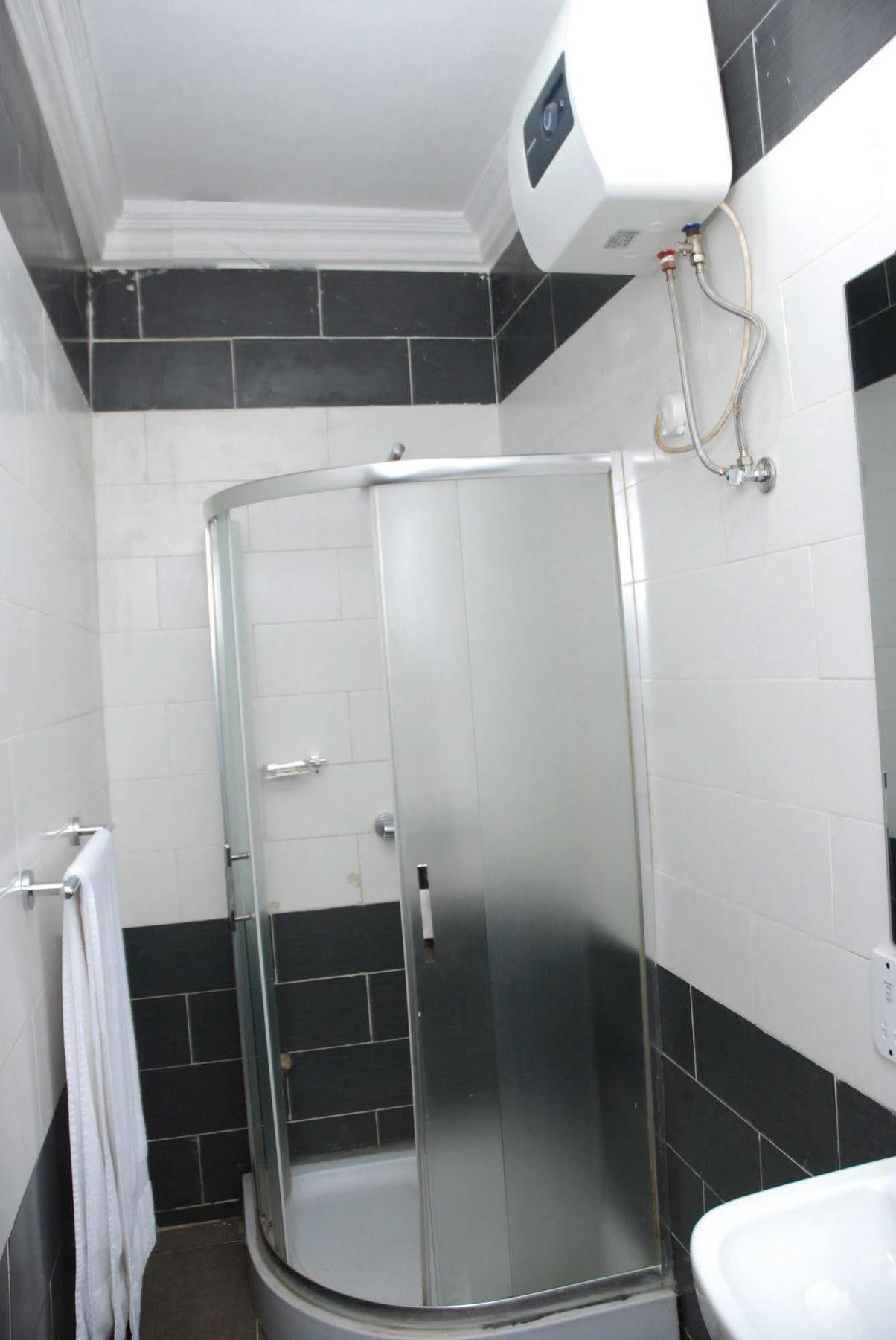 Knightsbridge Hotel Ikeja Buitenkant foto