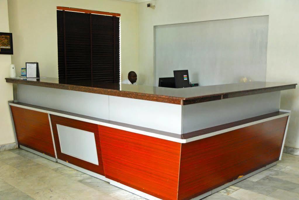 Knightsbridge Hotel Ikeja Buitenkant foto
